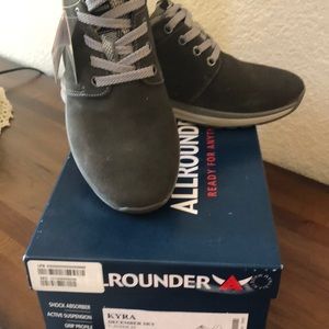 Comfort Shoe!  Allrounder Suede Never Worn